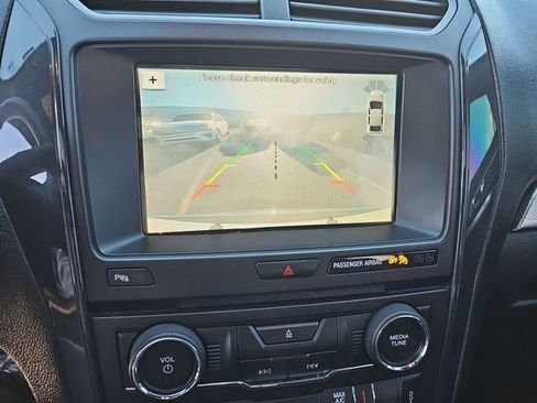 Used 2018 Ford Explorer XLT w/ Equipment Group 202A image 19