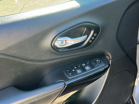 Certified 2023 Jeep Cherokee Altitude Lux w/ Lux Elite Package image 23