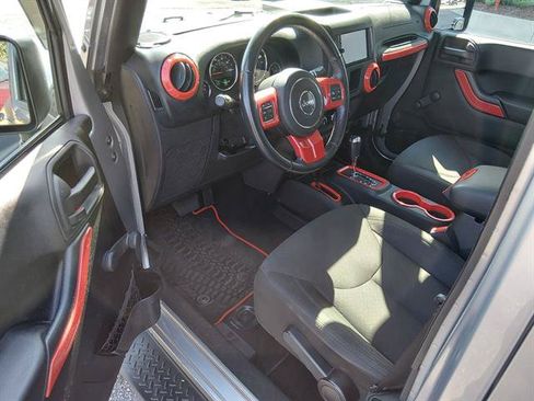 Used 2016 Jeep Wrangler Unlimited Sport w/ Connectivity Group AWD/4WD image 9