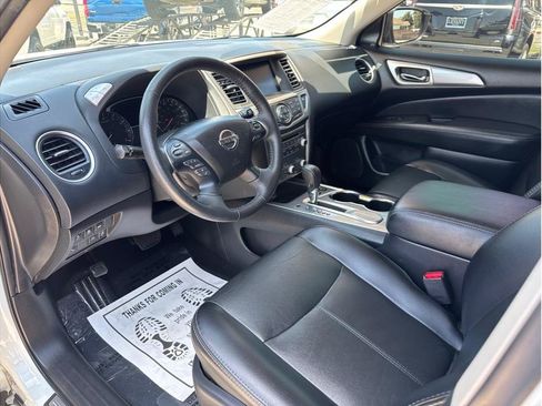 Used 2020 Nissan Pathfinder SL FWD image 16
