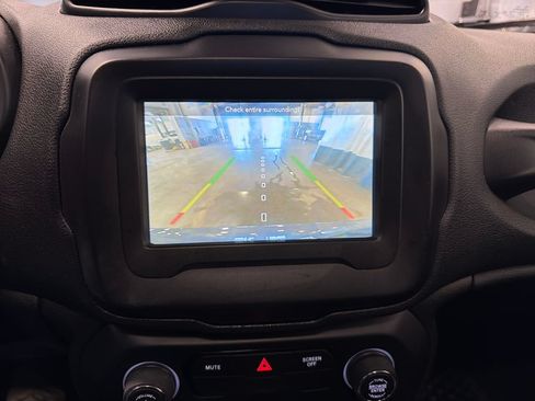 Used 2020 Jeep Renegade Trailhawk w/ Premium Leather Group AWD/4WD image 9