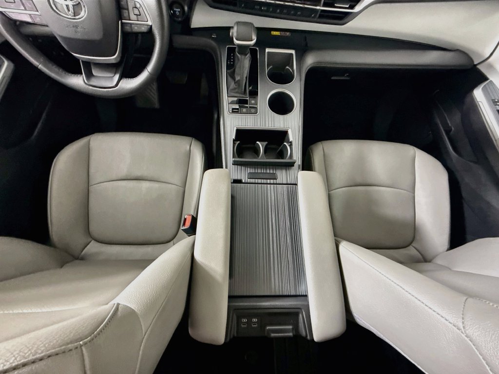 Used 2026 Toyota Sienna XLE FWD image 16