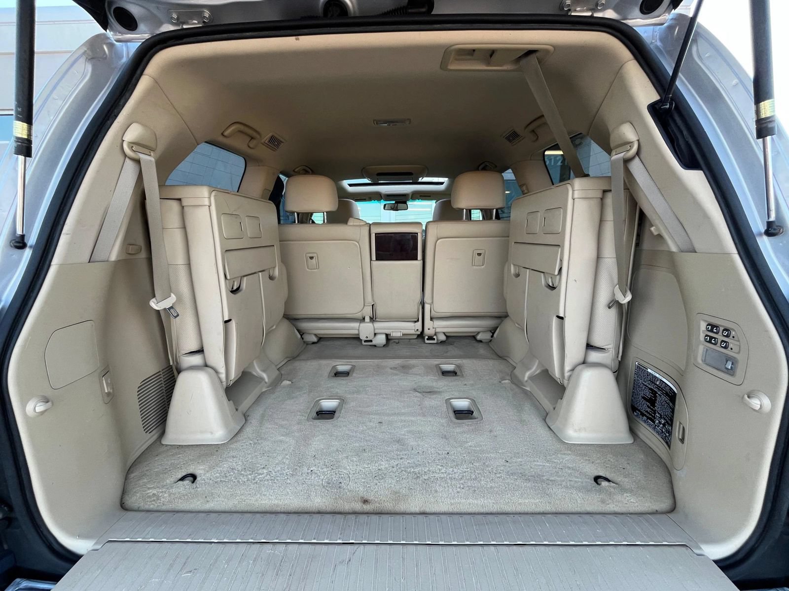Used 2011 Lexus LX 570 4WD w/ Luxury Pkg image 7
