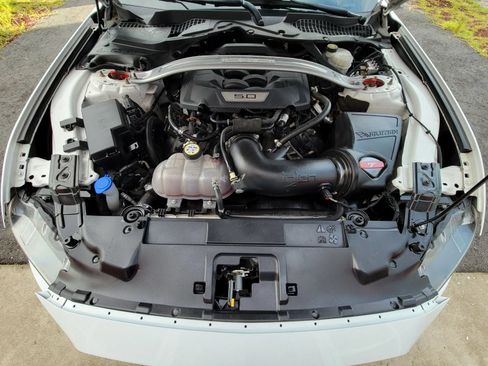 Used 2018 Ford Mustang GT Premium w/ GT Performance Package RWD image 18