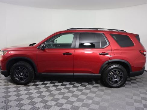 Used 2025 Honda Pilot TrailSport image 5
