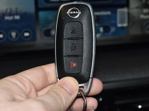 Used 2025 Nissan Kicks SV image 16