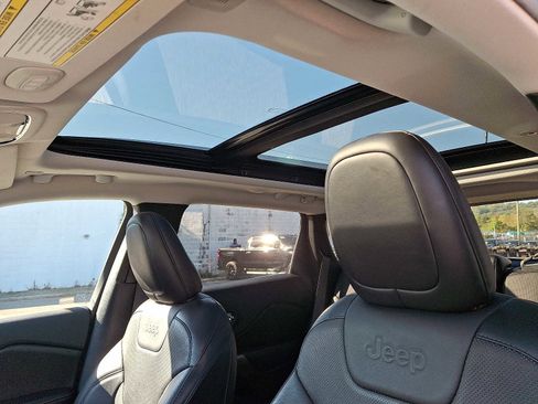 Used 2019 Jeep Cherokee Limited image 14