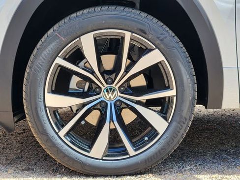 New 2026 Volkswagen Atlas SEL Premium R-Line AWD/4WD image 9