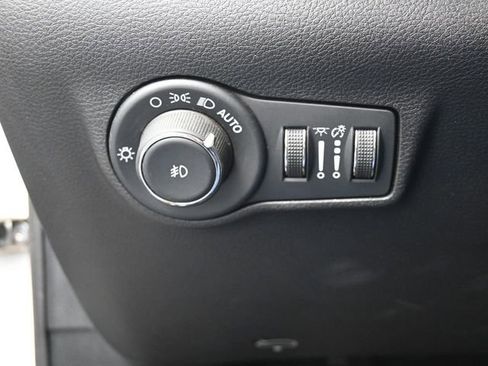 Used 2024 Jeep Compass Limited image 34