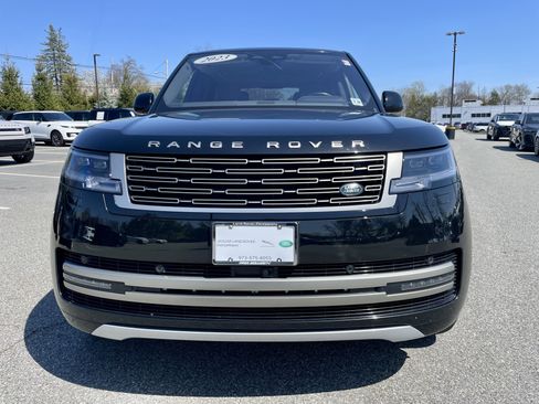 Used 2023 Land Rover Range Rover SE image 2