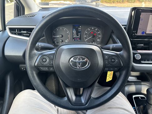 Used 2025 Toyota Corolla LE image 18
