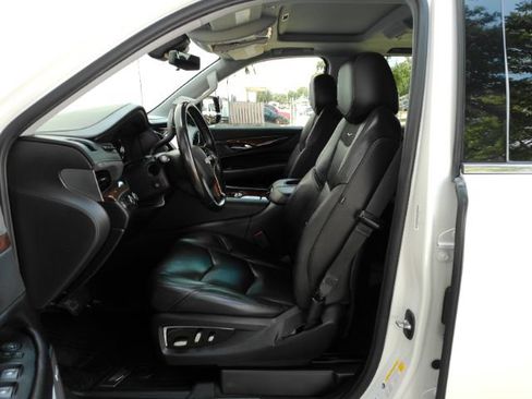 Used 2020 Cadillac Escalade ESV Luxury AWD/4WD image 12