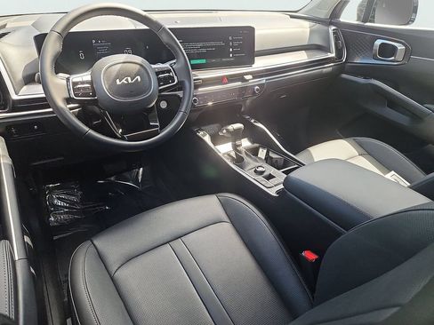 Certified 2025 Kia Sorento S AWD/4WD image 10
