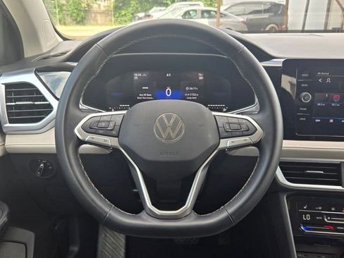 Used 2025 Volkswagen Taos SE AWD/4WD image 22