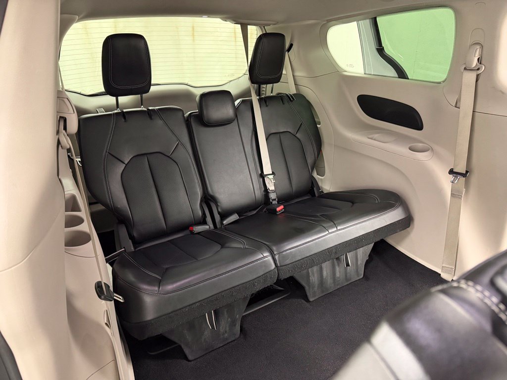 Used 2024 Chrysler Pacifica Touring-L FWD image 15