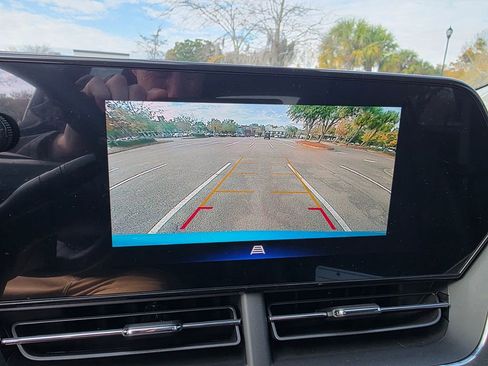 Certified 2025 Chevrolet Trax LT image 18