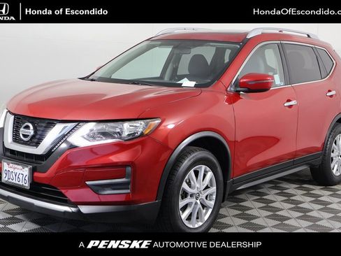 Used 2017 Nissan Rogue SV FWD image 1