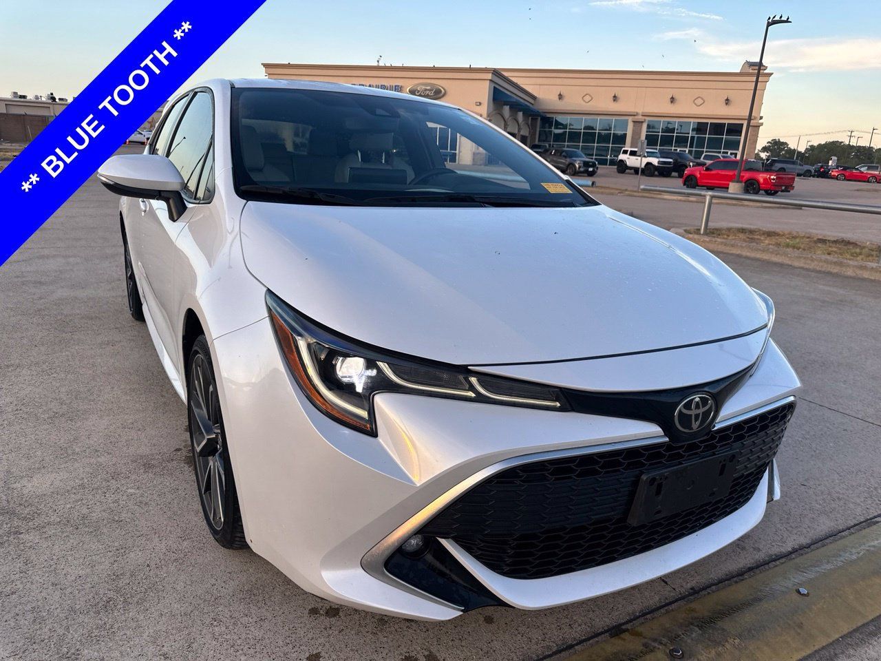 Used 2022 Toyota Corolla XSE FWD image 3