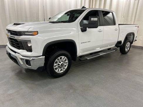 Used 2025 Chevrolet Silverado 2500 LT w/ Convenience Package image 2