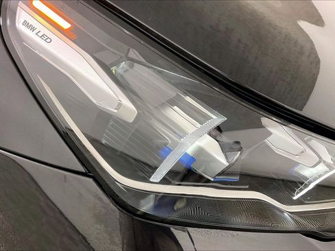 Certified 2025 BMW 550e xDrive w/ Premium Package image 31