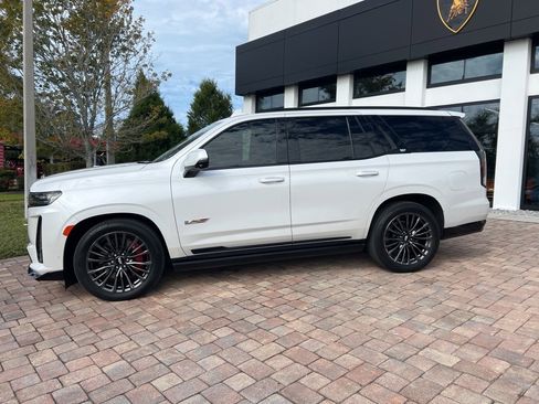 Used 2023 Cadillac Escalade V image 3