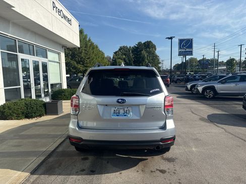 Used 2017 Subaru Forester 2.5i Limited AWD/4WD image 4
