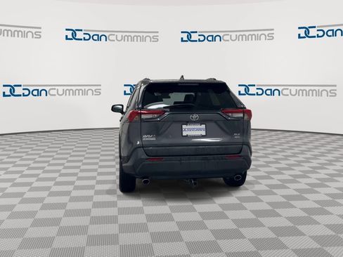 Used 2021 Toyota RAV4 XLE AWD/4WD image 7