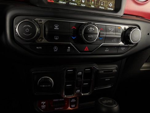 Used 2023 Jeep Wrangler Unlimited Rubicon AWD/4WD image 17