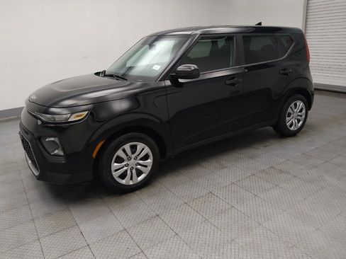 Used 2022 Kia Soul LX image 2