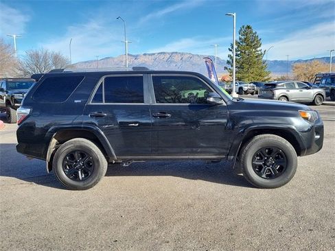 Used 2021 Toyota 4Runner SR5 Premium image 3