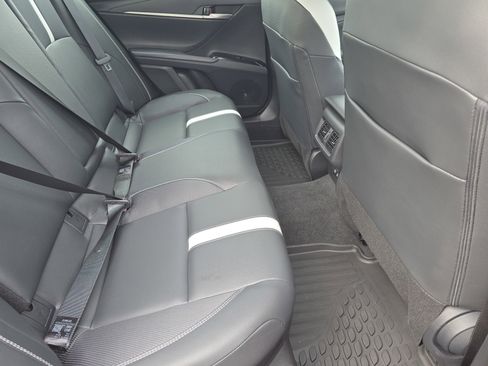 Used 2025 Toyota Camry SE image 11