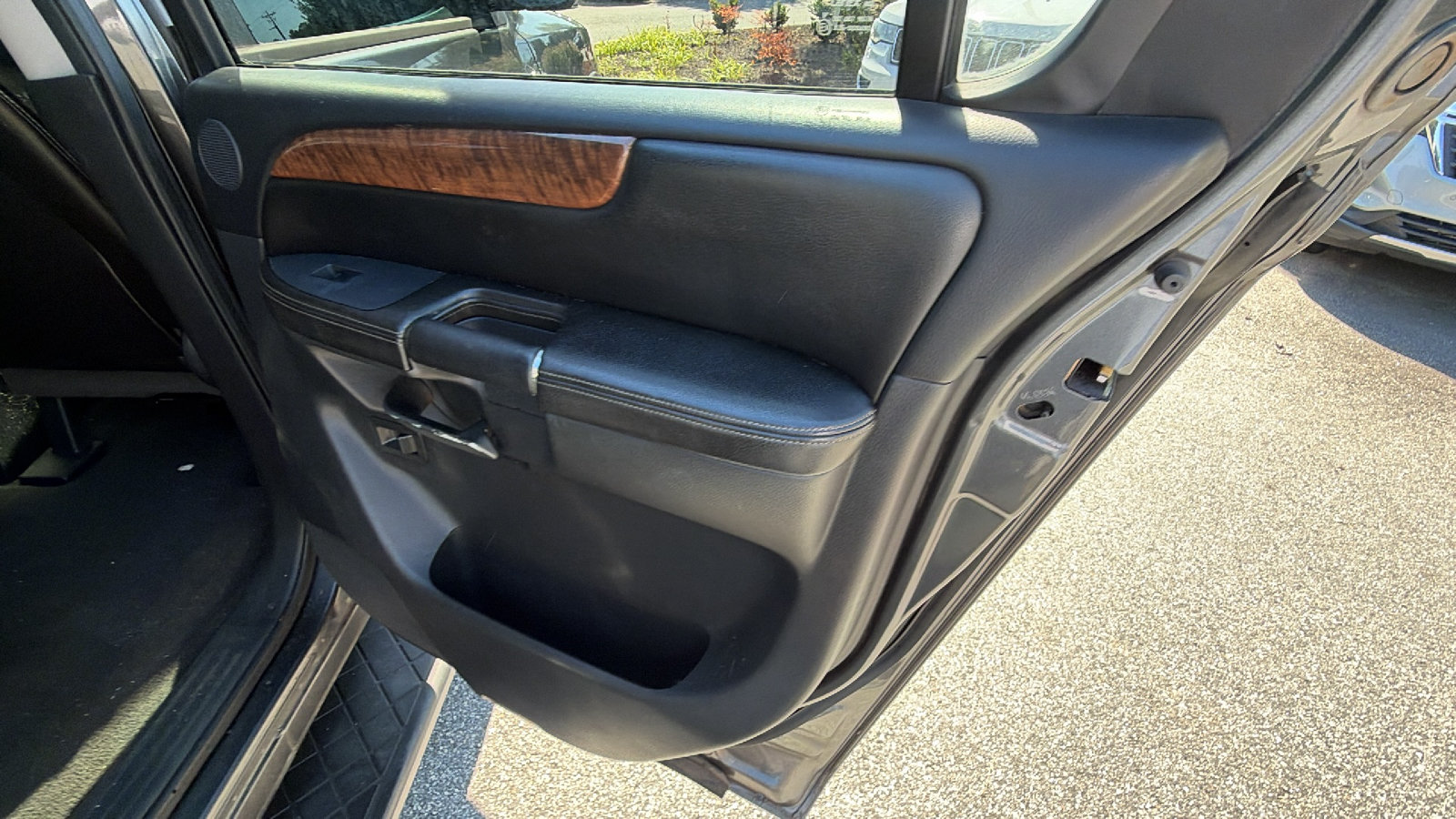 Used 2010 Nissan Armada Titanium AWD/4WD image 20