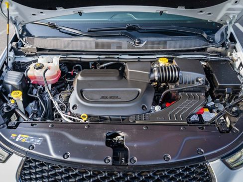 Used 2024 Chrysler Pacifica Touring-L image 21