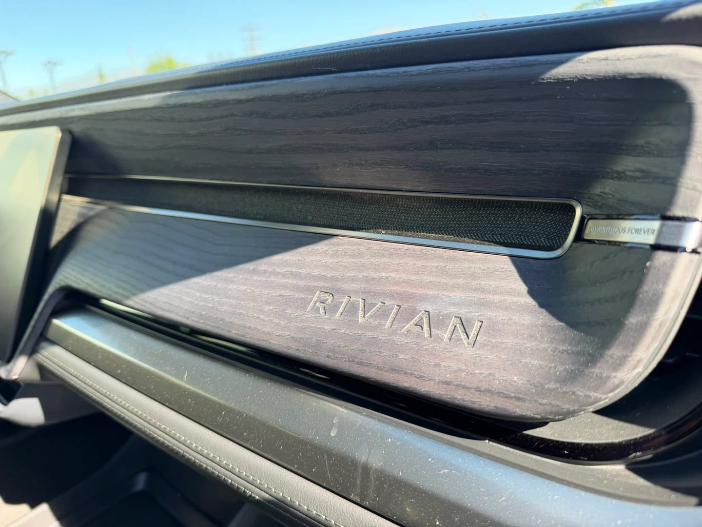 Used 2025 Rivian R1S Adventure Dual AWD/4WD image 40