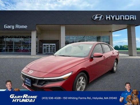 Certified 2025 Hyundai Elantra SE w/ Cargo Package FWD image 1
