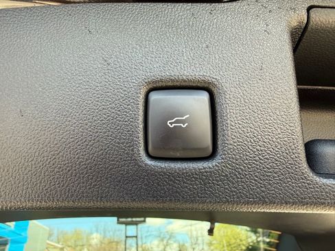 Used 2025 Ford Escape Platinum AWD/4WD image 32
