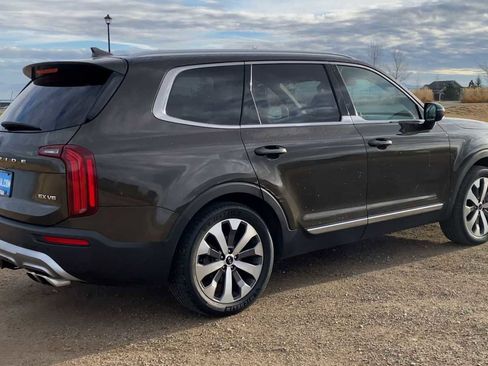 Used 2021 Kia Telluride EX w/ EX Premium Package image 8
