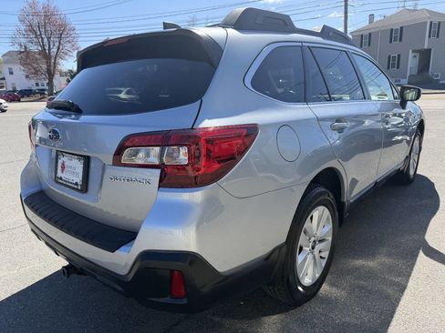 Used 2019 Subaru Outback 2.5i Premium image 8