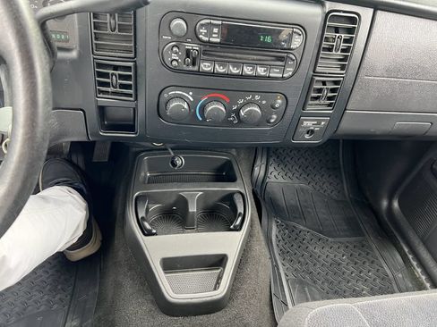 Used 2004 Dodge Dakota Sport w/ Deluxe Convenience Group RWD image 23