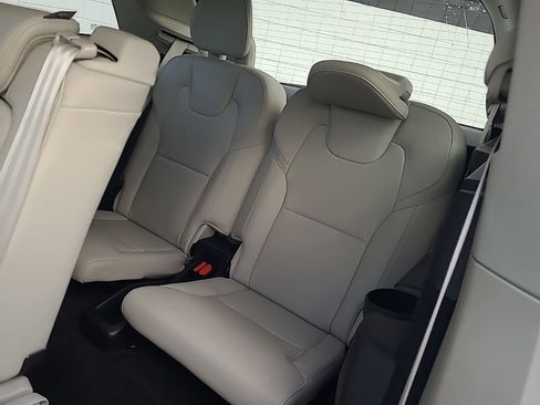 Used 2023 Volvo XC90 B6 Plus image 18