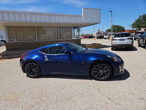 Used 2020 Nissan 370Z Coupe RWD image 9