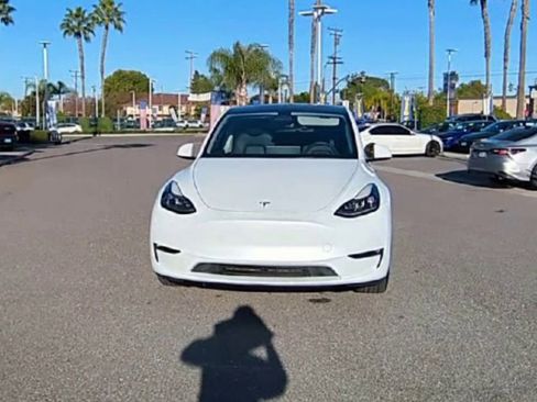 Used 2023 Tesla Model Y Long Range image 3