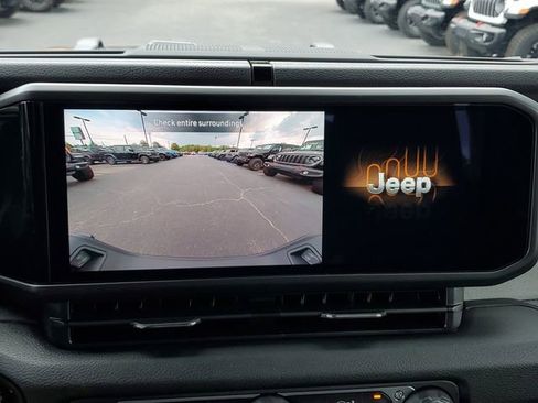 New 2025 Jeep Gladiator Sport image 27