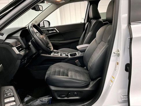 Used 2024 Mitsubishi Outlander SE image 21