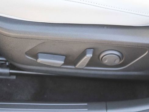 Certified 2025 Hyundai Elantra Limited image 28