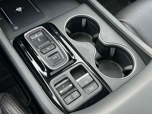 Used 2025 Honda Pilot Black Edition image 38