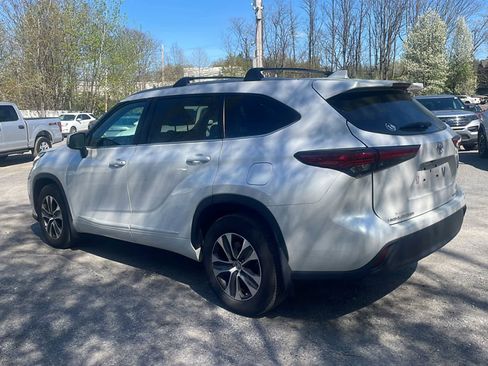 Used 2023 Toyota Highlander XLE image 6