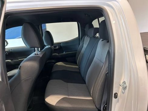 Used 2023 Toyota Tacoma TRD Off-Road w/ Technology Package AWD/4WD image 13