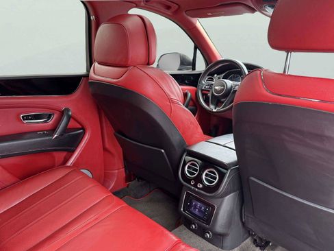 Used 2018 Bentley Bentayga AWD/4WD image 68