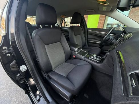 Used 2018 Chrysler 300 Touring AWD/4WD image 18